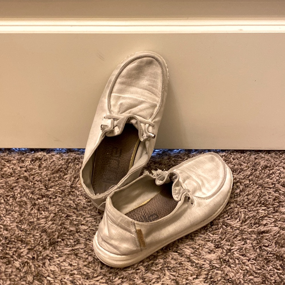 Very nice white size 5 hey DUDES